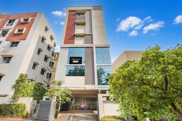 super townhouse dwarka nagar near ramatalkies