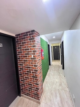 Hotel Dream Inn,401, 4Th Floor, Sahajanand Palace, Above Gopi Dining Hall, Opp. Rahul Tower, 100 Ft Road, Anandnagar, Satellite,Ahmedabad, Prahlad Nagar, Ahmedabad, India, 380015,2 star
