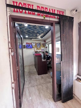 Hotel Dream Inn,401, 4Th Floor, Sahajanand Palace, Above Gopi Dining Hall, Opp. Rahul Tower, 100 Ft Road, Anandnagar, Satellite,Ahmedabad, Prahlad Nagar, Ahmedabad, India, 380015,2 star