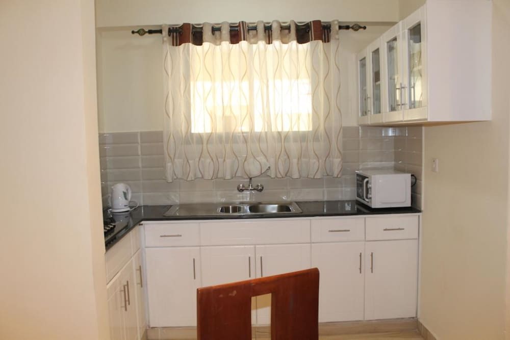 cranes suites hotel