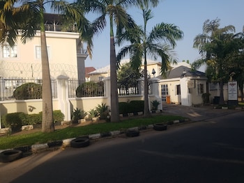 zeina suites abuja