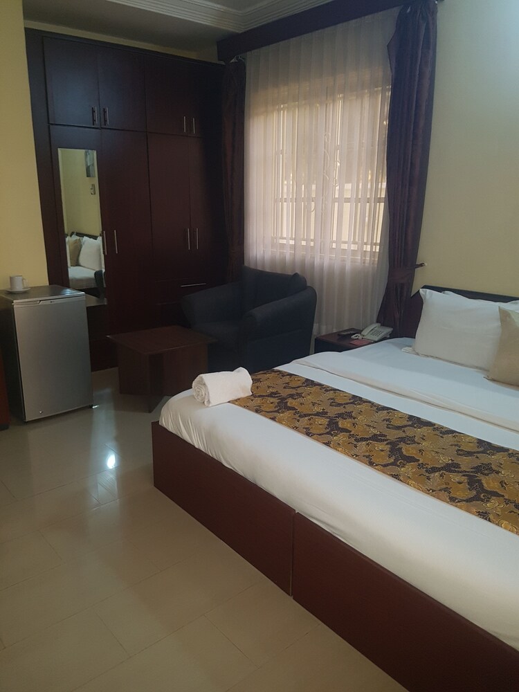 zeina suites abuja