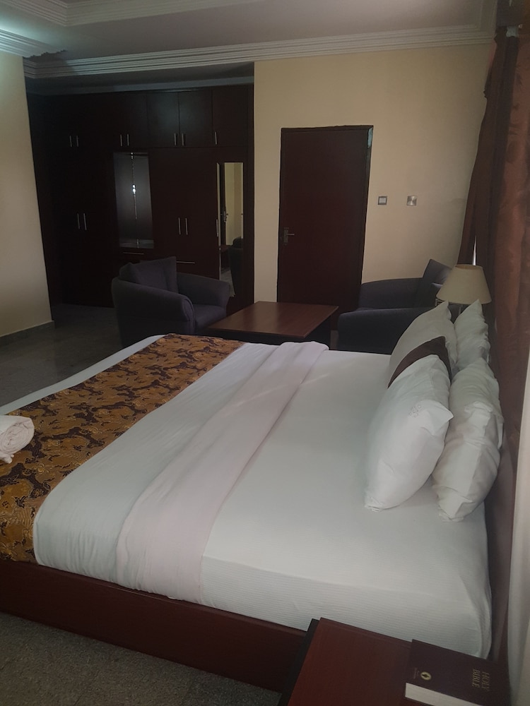 zeina suites abuja