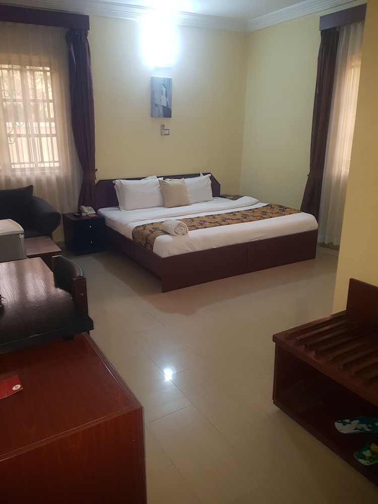 zeina suites abuja
