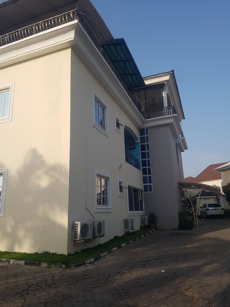 zeina suites abuja