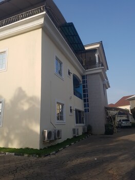 zeina suites abuja