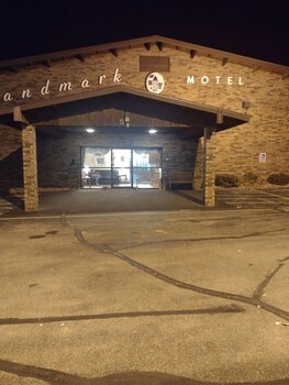 landmark motel