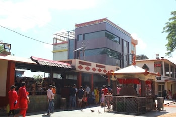 hotel shreemoyee inn near kamakhya temple