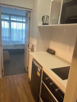 whispering sands beachfront motel