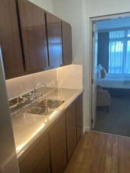whispering sands beachfront motel