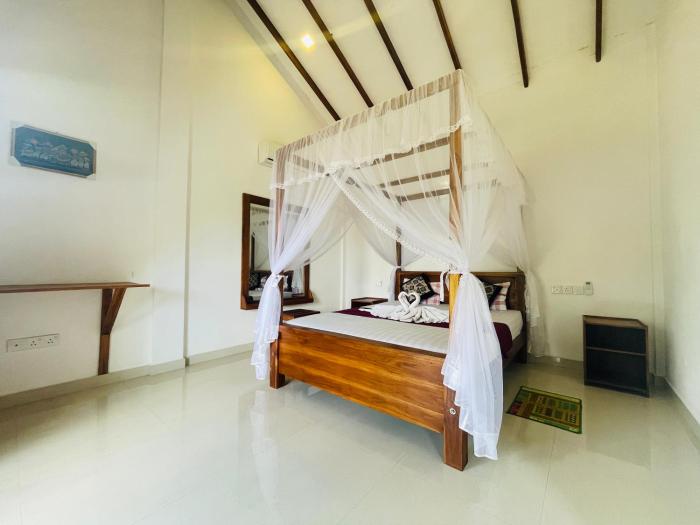 green hut hotel and restaurant