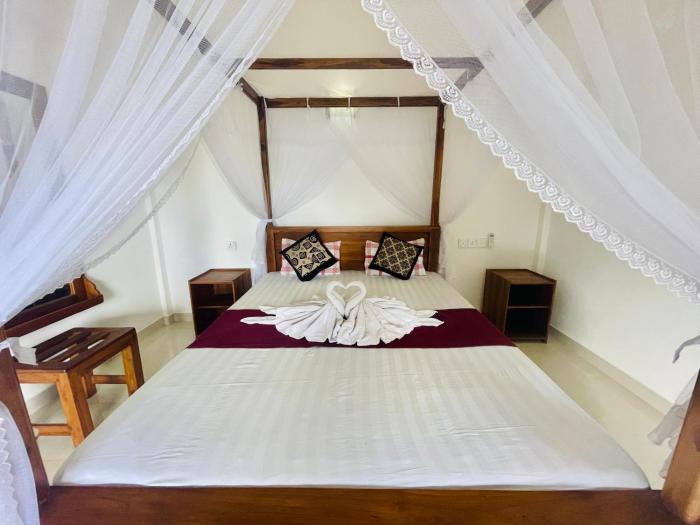 green hut hotel and restaurant