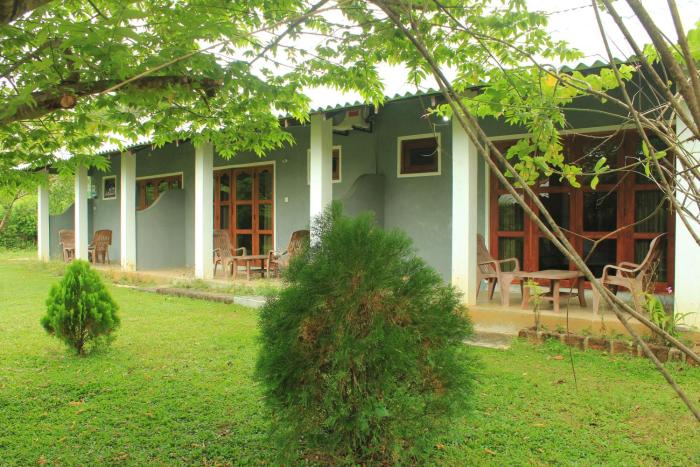 green hut hotel and restaurant