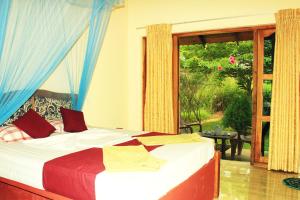 green hut hotel and restaurant