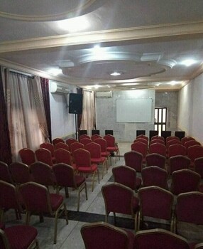 choice gate hotel and suites