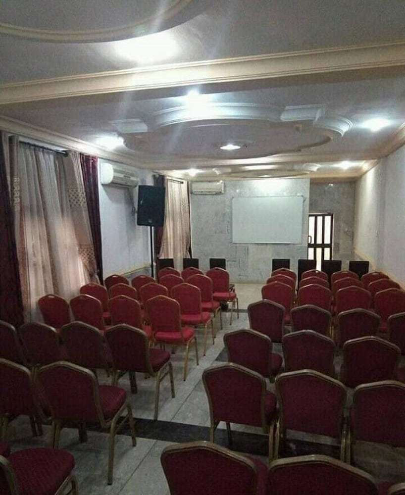 choice gate hotel and suites