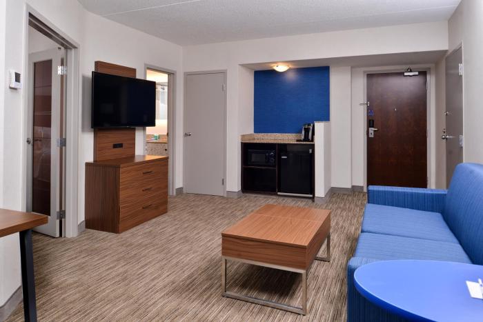 holiday inn express and suites buffalo downtown medical ctr