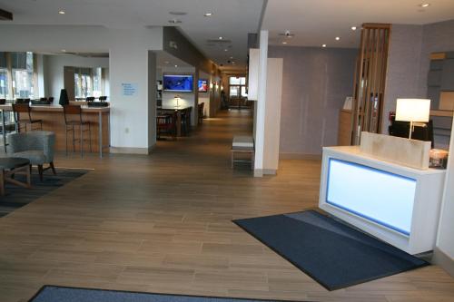 holiday inn express and suites buffalo downtown medical ctr