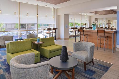 holiday inn express and suites buffalo downtown medical ctr