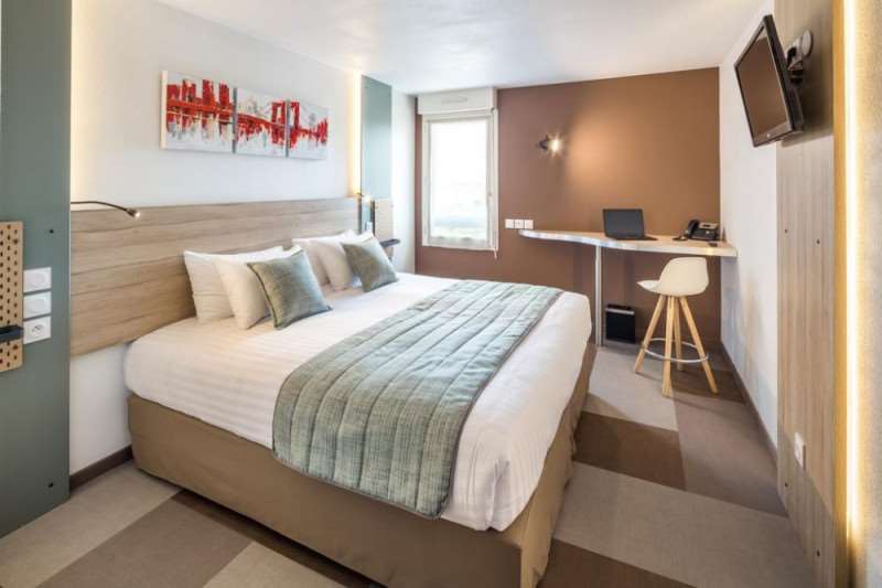 carre pau airport hotel