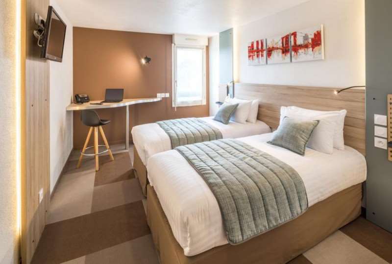 carre pau airport hotel