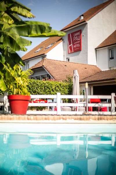 carre pau airport hotel