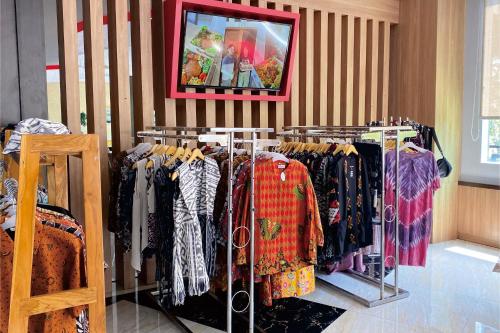 front one hotel airport solo