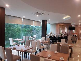 front one hotel airport solo