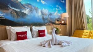 front one hotel airport solo