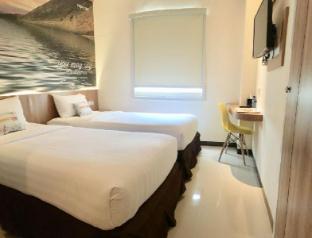 front one hotel airport solo