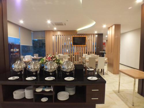 front one hotel airport solo