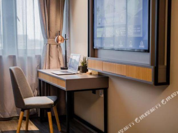 home inn selected shanghai pudong airport free trading area