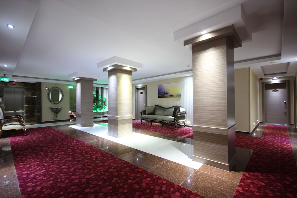 grand corner hotel boutique class