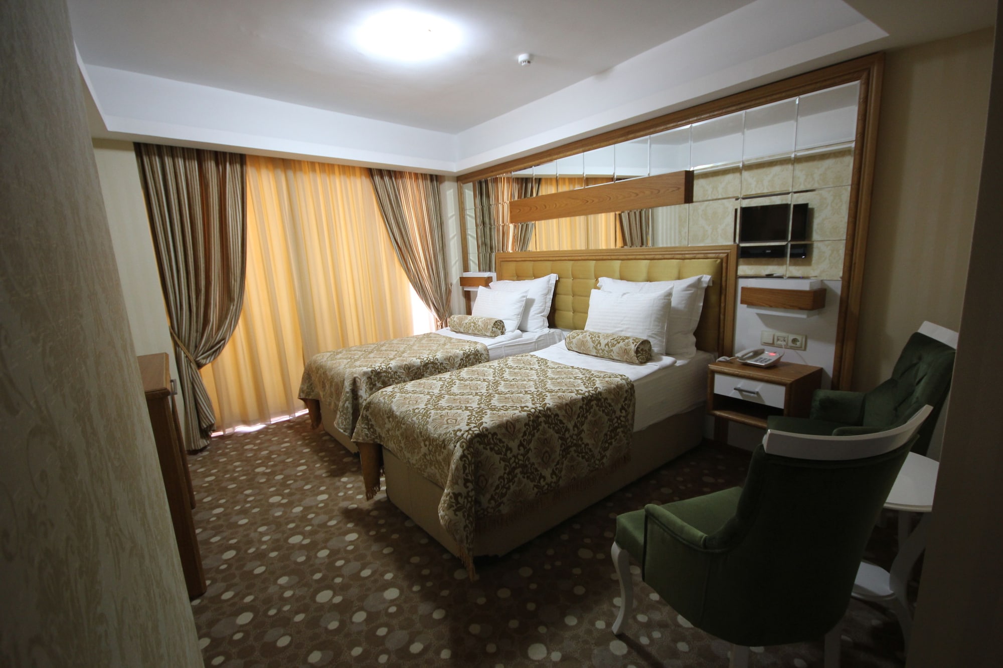 grand corner hotel boutique class
