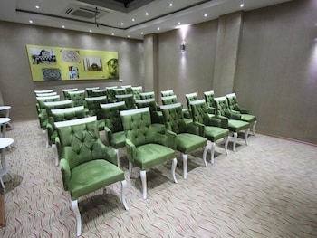 grand corner hotel boutique class