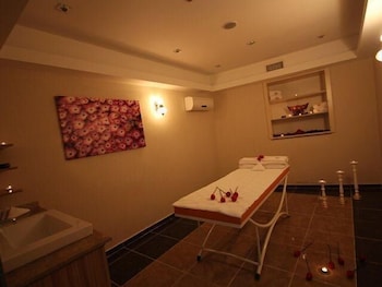 grand corner hotel boutique class
