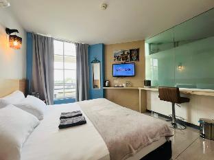 dolphin hotel