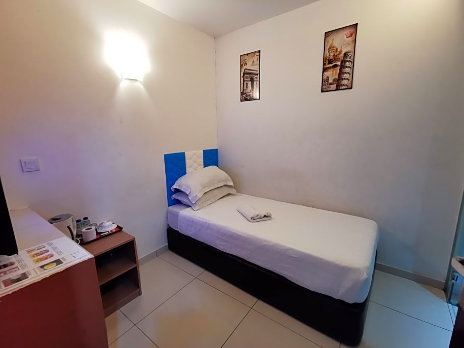 dolphin hotel