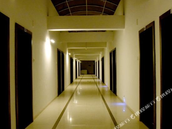 Hotel White Desert,Ghanshyam Nagar,2 star