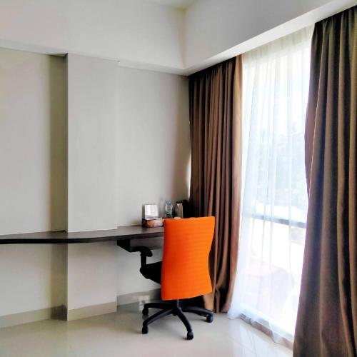emerald hotel