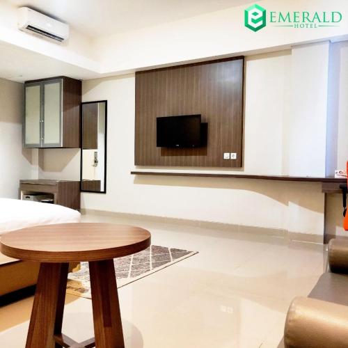 emerald hotel