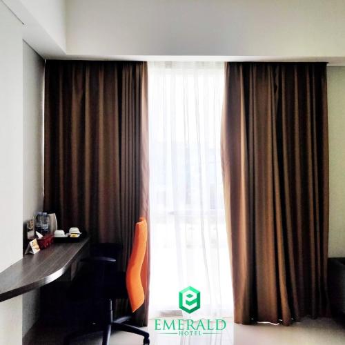 emerald hotel