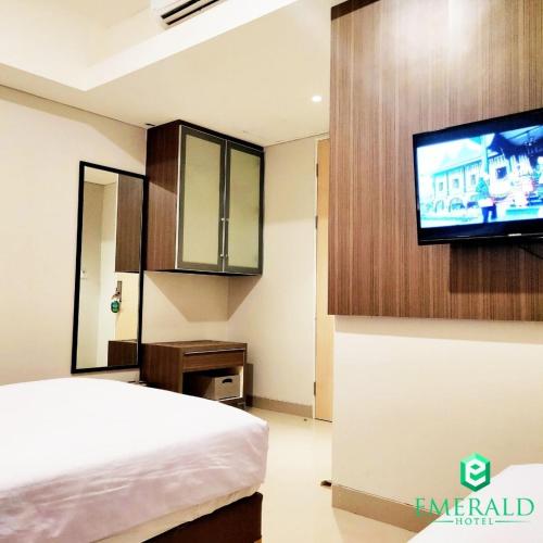 emerald hotel