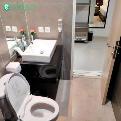 emerald hotel