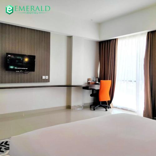 emerald hotel