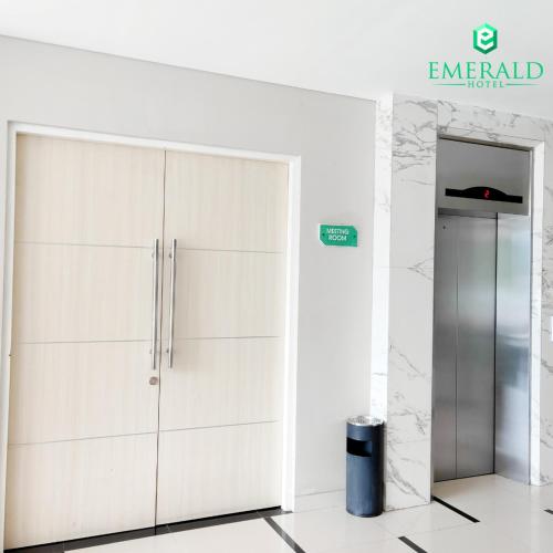 emerald hotel