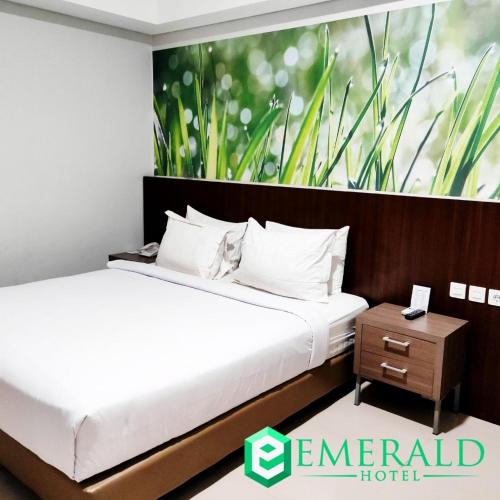 emerald hotel