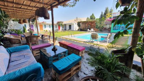 the upcycled hostel huacachina