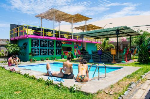 the upcycled hostel huacachina