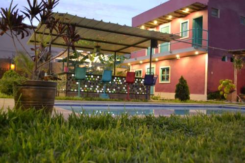 the upcycled hostel huacachina
